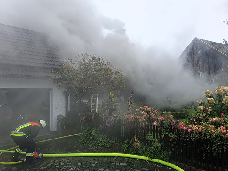 Wohnhausbrand im Maisacher Ortsteil Prack, Bild 1